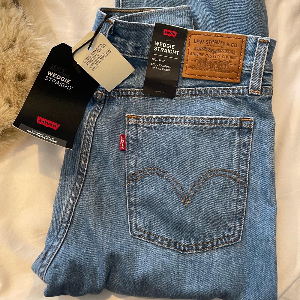 NWT - Levi’s Wedgie Fit Straight Jeans Size 27